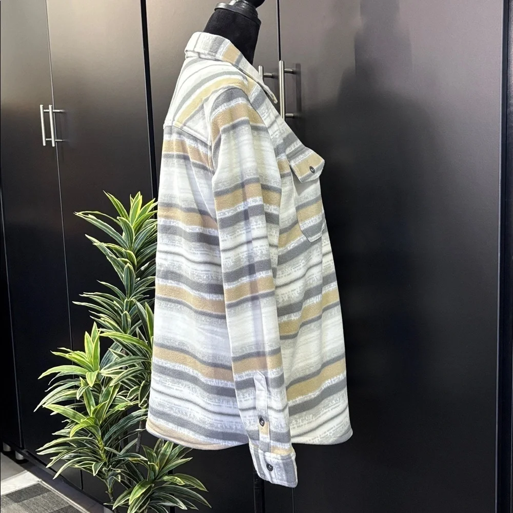 Mountain & Isles Button-Up Soft Fleece Shacket,Warm,chest pockets,eyeglass wipe